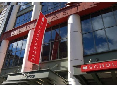 Выручка Scholastic снизилась, но акции выросли на фоне планов выкупа